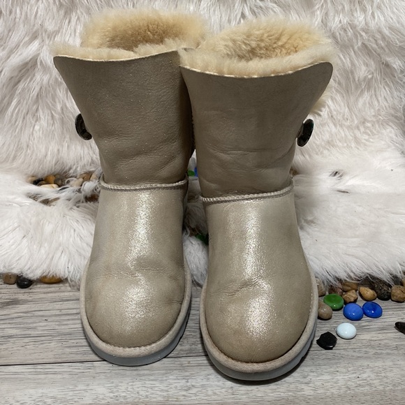 UGG Australia Womens 7 Bailey I Do Winter Snow Boots Ivory Sheepskin Crystal - Picture 2 of 9